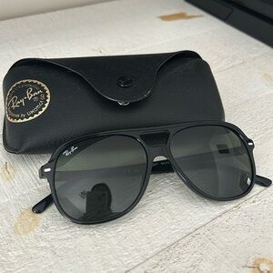 Never worn brand new ray ban sunglasses